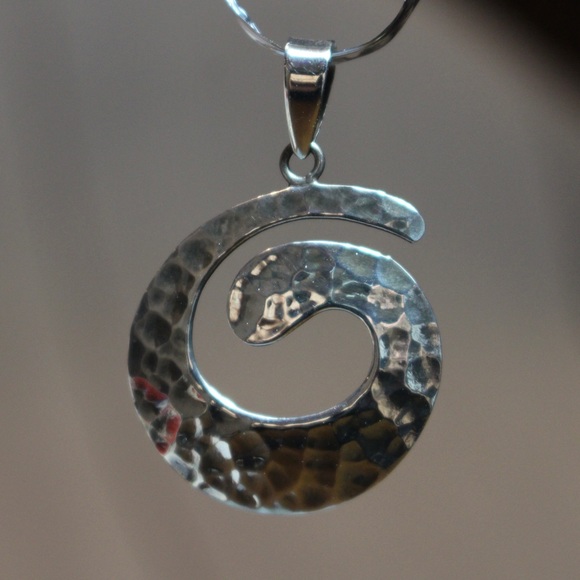 Silver round swirl pendant - Picture 7 of 8